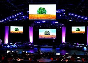 3 nové LED obrazovky v kongresovém sále - Bobycentrum